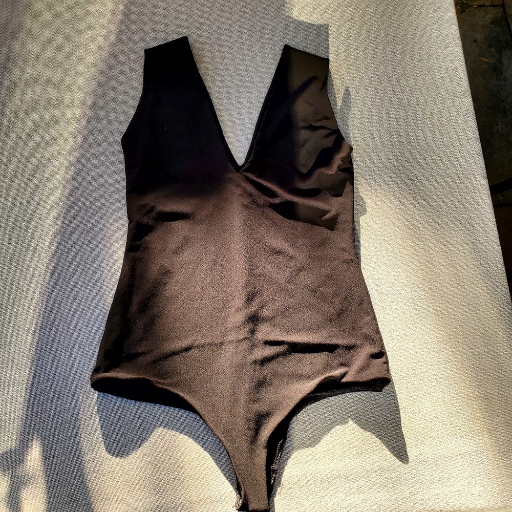 3/$50 Alice + Olivia Black V-Neck Bodysuit